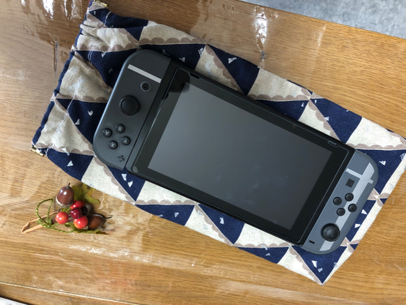 Nintendo Switch持ち運び用ポーチ・シカ 1枚目の画像