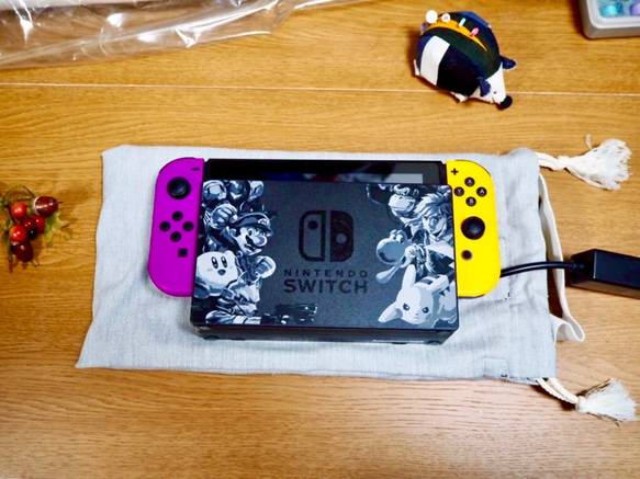 Nintendo Switch持ち運び用ポーチ・グレー大 1枚目の画像