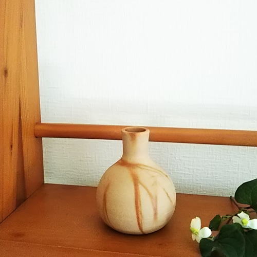 備前焼き 一輪挿し サイズ四角7㎝ 高さおおよそですが11.5 備前焼き 一輪挿し サイズ四角7㎝ 高さおおよそですが11.5