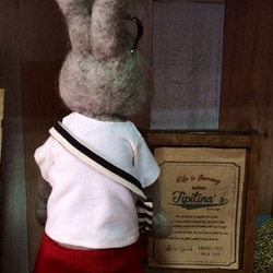 うさぎのアンディ・ハリソン 羊毛フェルト 人形 2枚目の画像