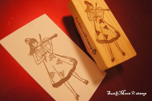 【再販】バイオリンを弾く女性はんこ 3枚目の画像
