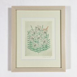 「笹ゆりの白い花咲く隠りの山で、白い小鳥もかくれんぼ」木製額 1枚目の画像