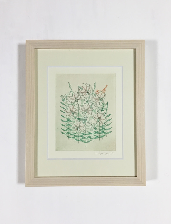 「笹ゆりの白い花咲く隠りの山で、白い小鳥もかくれんぼ」木製額 1枚目の画像
