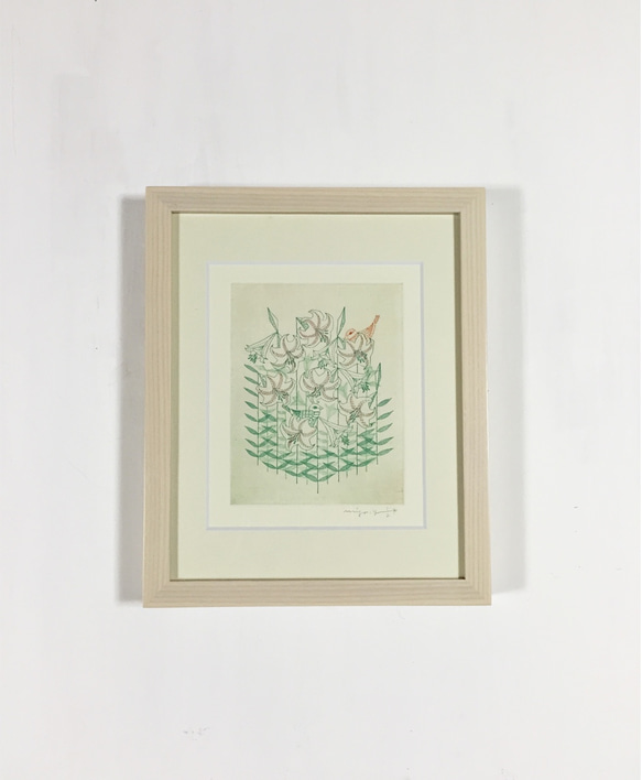 「笹ゆりの白い花咲く隠りの山で、白い小鳥もかくれんぼ」木製額 2枚目の画像