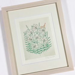 「笹ゆりの白い花咲く隠りの山で、白い小鳥もかくれんぼ」木製額 3枚目の画像