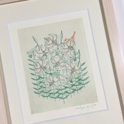 「笹ゆりの白い花咲く隠りの山で、白い小鳥もかくれんぼ」木製額 4枚目の画像