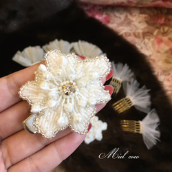 【花嫁ヘアアクセ・刺繍フラワーチュールセット】 3枚目の画像