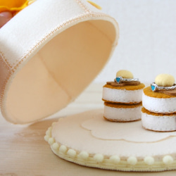 【送料込】パティシエ気分のリングピロー「蜂蜜色の花&シロップたっぷりのミニパンケーキ」 2枚目の画像