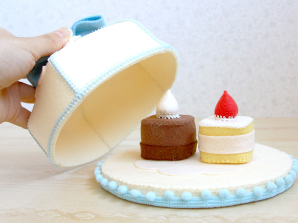 【送料込】パティシエ気分のリングピロー「サムシングブルーリボン&プチケーキ」 2枚目の画像