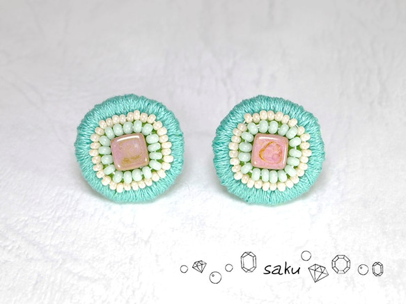 ビーズ刺繍ピアス（グリーン） 1枚目の画像