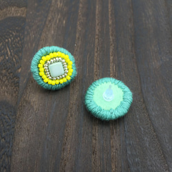 ビーズ刺繍ピアス（グリーンイエロー） 2枚目の画像