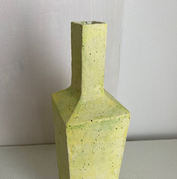 シンプル　陶器　黄緑　花瓶　花器（小）① 2枚目の画像