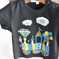 名入れ無料　　子供用Tシャツ【汽車】　ブラック　 1枚目の画像