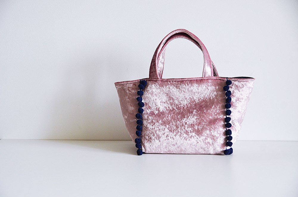 ポンポントートバッグ　ベロア スモーキーピンク