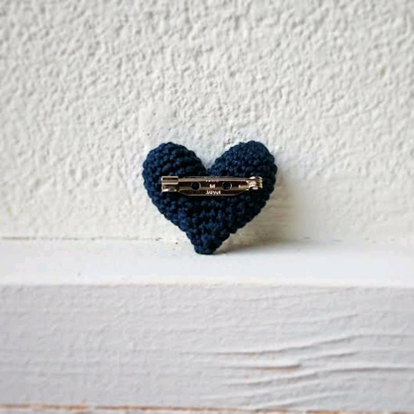 ［受注製作］“HEART” brooch（ネイビー） 2枚目の画像
