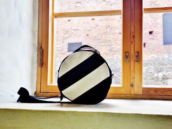 SALE！！　DOT LINE BAG| BLACK×WHITE 帆布ショルダー 1枚目の画像