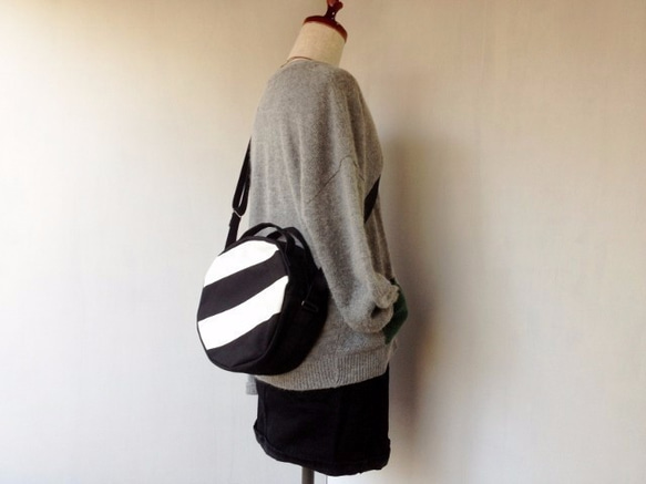 SALE！！　DOT LINE BAG| BLACK×WHITE 帆布ショルダー 6枚目の画像