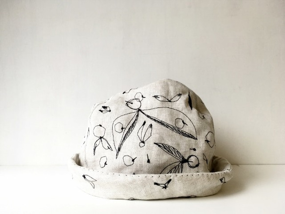 マルハネ・エンブロイダリー HELMA HAT｜LINEN GRAYBEIGE *手描き刺繍*絵の帽子 7枚目の画像