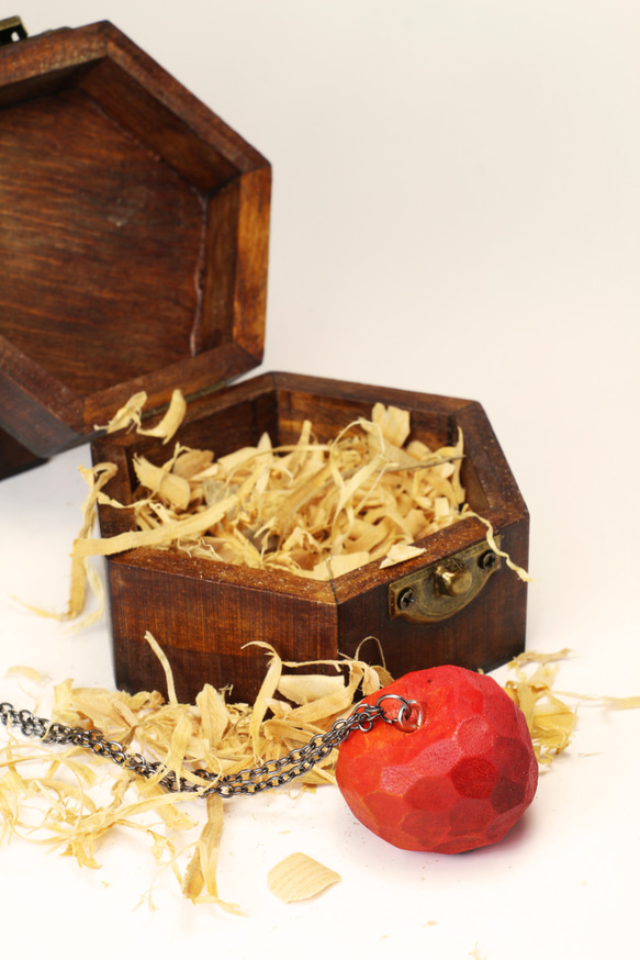 可愛木製圓蘋果項鍊【木盒款式】--木刻--純手工--手作【可挑色】 第4張的照片