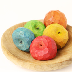かわいい丸いリンゴの木製マグネット（赤い銅の小さなプレート付き） - 木彫り - 手作り - 手作り[色を選ぶことができます] 2枚目の画像