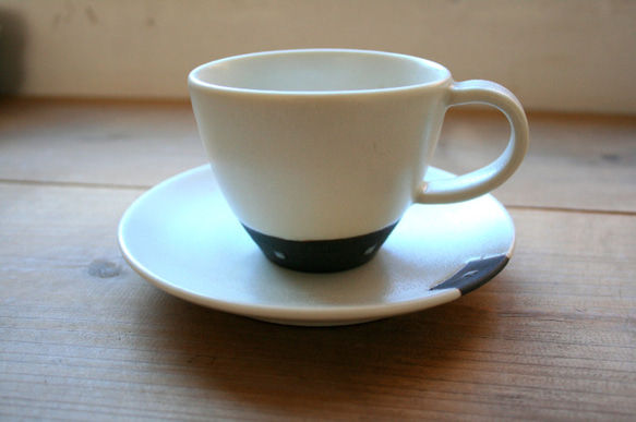 コーヒーカップ＆ソーサー（白黒ドット） 1枚目の画像