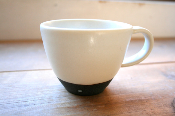 コーヒーカップ＆ソーサー（白黒ドット） 2枚目の画像
