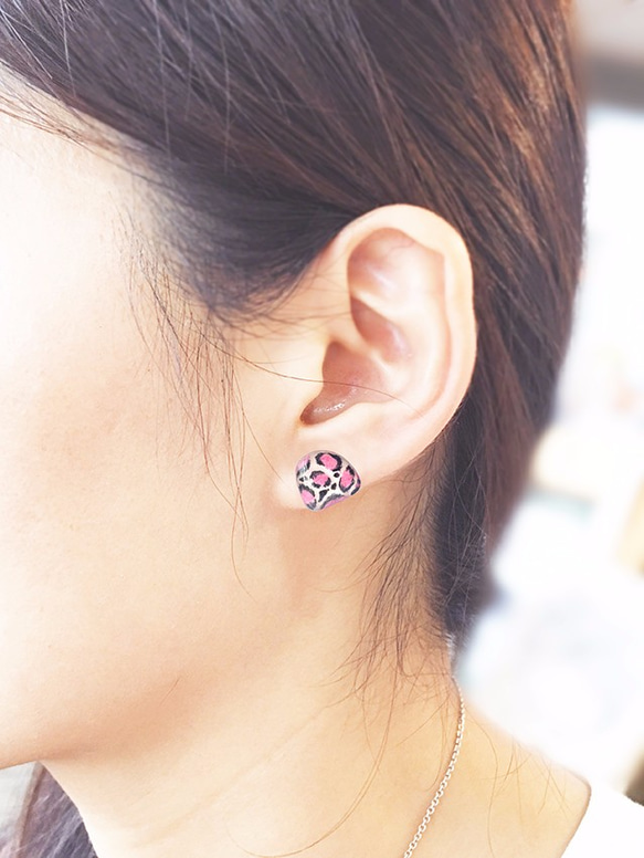 粉紅色豹紋 - 手作手繪耳環/防過敏鋼針/可改夾式 第3張的照片
