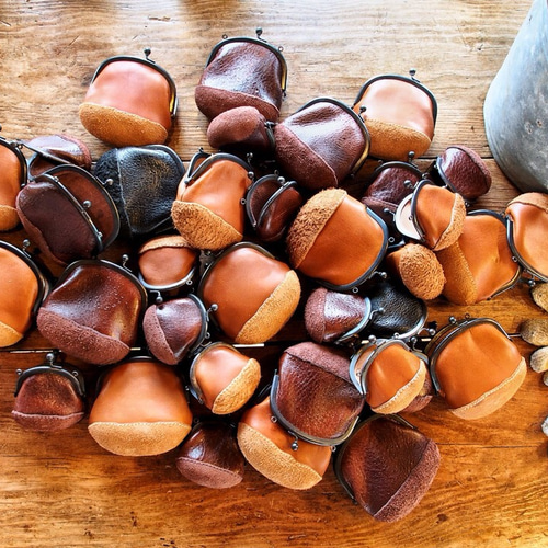 雨ざらし工房⭐︎新品未使用　レザーストラップ付き栗がま⭐︎雨ザラシ工房 雨ザラシ工房 本革くりのがま口 小 | teshigotoya ねむの木の豆