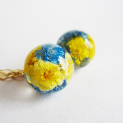 【受注制作】花球チェーンピアス　blue✴︎yellow 2枚目の画像