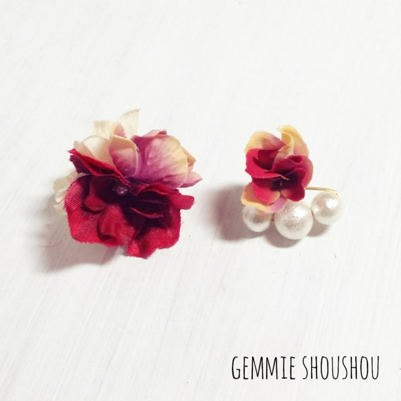 五顏六色的鮮花和三重棉花珍珠耳環0.4 第1張的照片