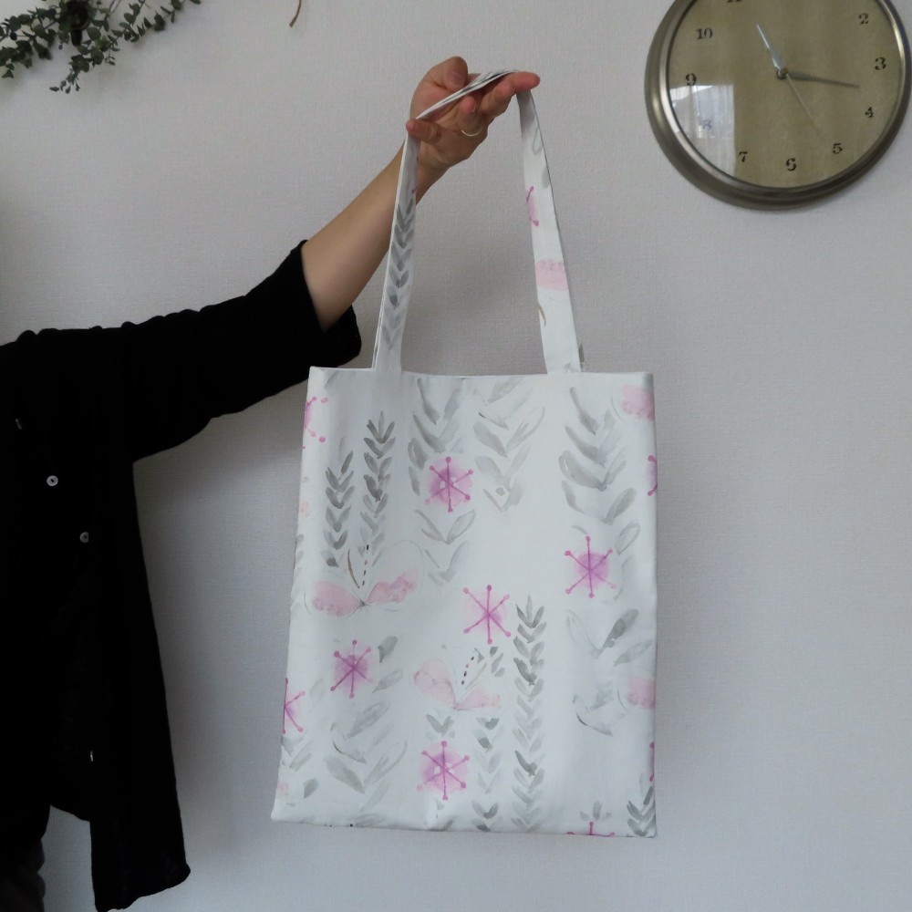 ＜たて長しかく□トートバッグ37*31＞チョウとオジギソウ：リネンコットン：オフホワイト×ピンク：白　蝶　裏地付き