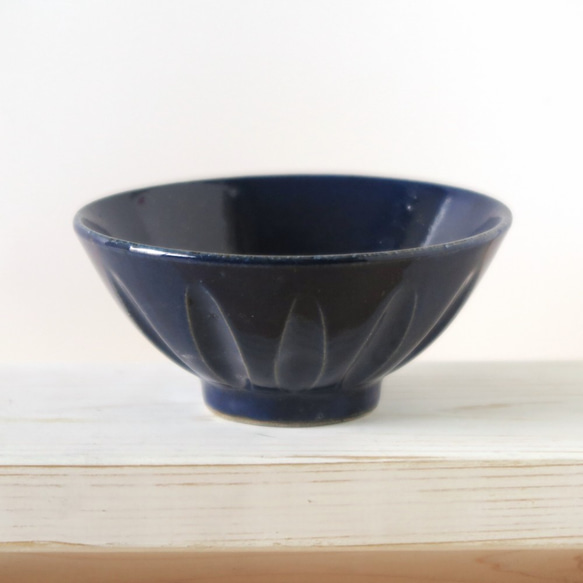 しのぎ末広茶碗～藍 1枚目の画像