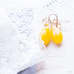 ◆黃色金絲雀黃色吊式耳環（耳環）[黃水晶] [11月誕生石] ThreePetal 3花瓣 第2張的照片