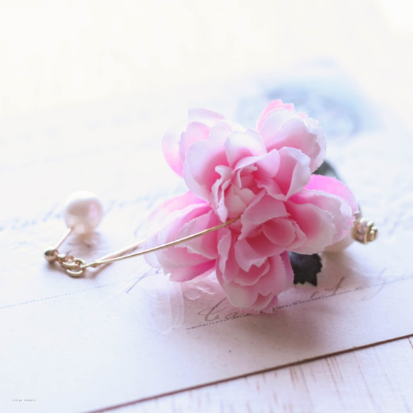 ◆粉色迷你玫瑰和珍珠小圈環形耳環 第1張的照片