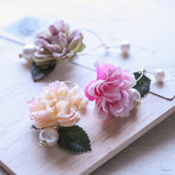 ◆粉色迷你玫瑰和珍珠小圈環形耳環 第3張的照片
