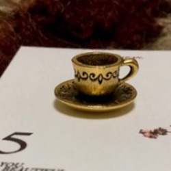 〇【限定数】Cafeカフェチャーム【CoffeeCupコーヒーカップ】アメリカンピューターPewter真鍮 1枚目の画像