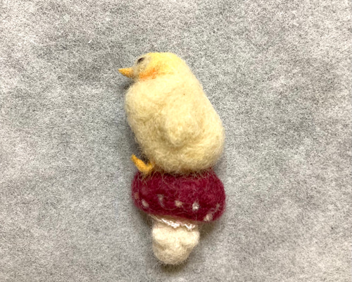 ひょことキノコのブローチ ブローチ tomoe*farm もきゅん 通販