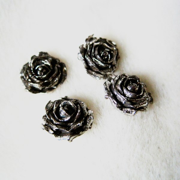 バラ　ピアス　一個売