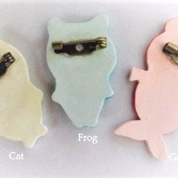 シリーズ三種　陶磁器ブローチ　蛙 3枚目の画像