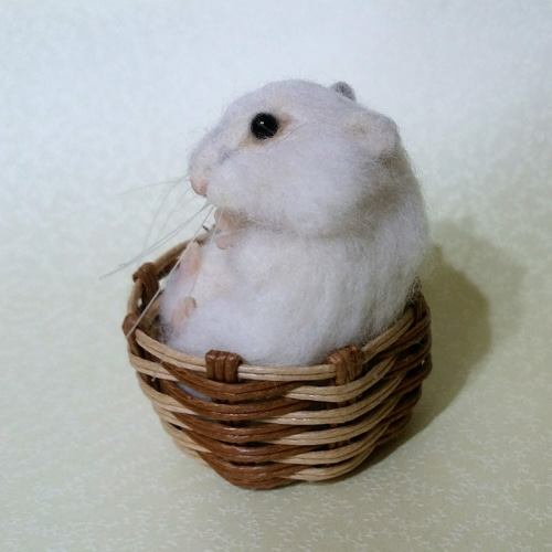 白いハムスター(´・ω・｀) 羊毛フェルト tomoe*farm もきゅん