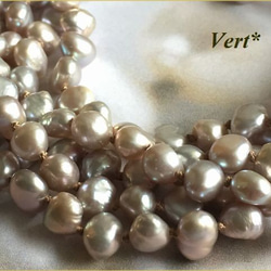 Sold【Vermeil】メタリックライトシルバーバロック淡水パールグリフィンロングネックレス（119） 2枚目の画像