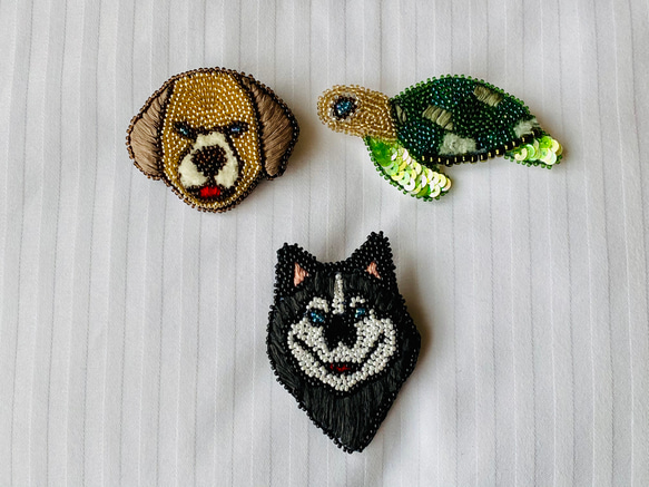 ニンマリ顔オオカミのブローチ★動物刺繍★オートクチュール刺繍★ビーズ刺繍★大人デザイン★名作童話刺繍★赤ずきんちゃん 10枚目の画像