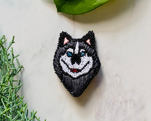 オートクチュール　ビーズ刺繍　ホワイトオオカミブローチ 1_35bd0113e091948cefd8ddb4714d