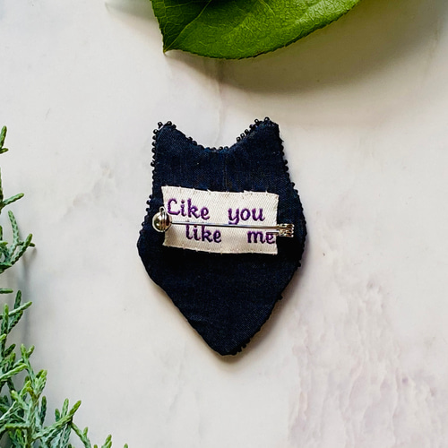 オートクチュール　ビーズ刺繍　ホワイトオオカミブローチ 1_35bd0113e091948cefd8ddb4714d