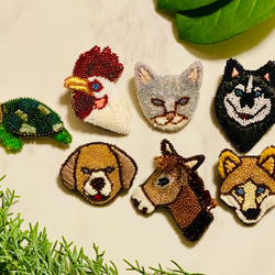 ニンマリ顔オオカミのブローチ★動物刺繍★オートクチュール刺繍★ビーズ刺繍★大人デザイン★名作童話刺繍★赤ずきんちゃん 4枚目の画像