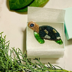 夢見るカメのブローチ★動物刺繍★オートクチュール刺繍★ビーズ刺繍★大人デザイン★名作童話刺繍★うらしま太郎 6枚目の画像