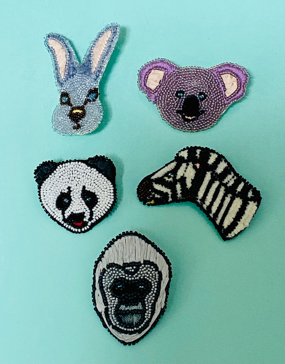 チャーミングなシマウマのブローチ★動物刺繍★オートクチュール刺繍★ビーズ刺繍★大人デザイン★ルルミーのブルーアイ 10枚目の画像