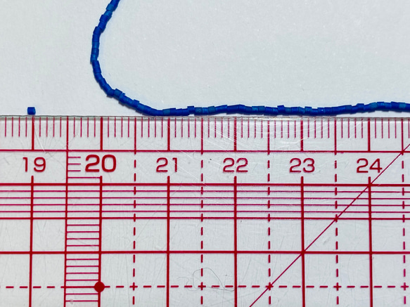 極小サイズ★チェコ製★マットな青色★20/0サイズ★1m★リュビネル針★糸通しビーズ★CZ20CBI-MTMB 4枚目の画像