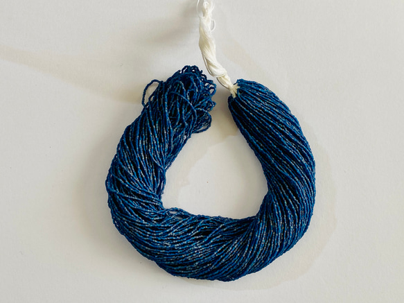 極小サイズ★チェコ製★マットな紺色★20/0サイズ★1m★オートクチュール刺繍ビーズ★CZ20MBI-MTMB 2枚目の画像