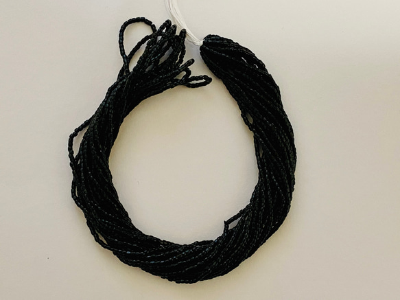 チェコ製★糸通しビーズ★3カット★11/0サイズ ★黒色★1mオートクチュール刺繍★CZ11BL-3C 2枚目の画像